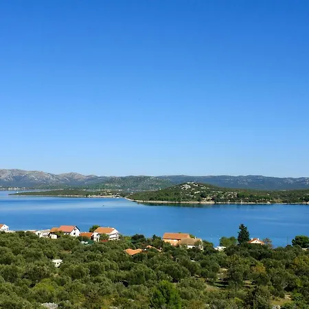 Ena 1 * Betina (Sibenik-Knin)