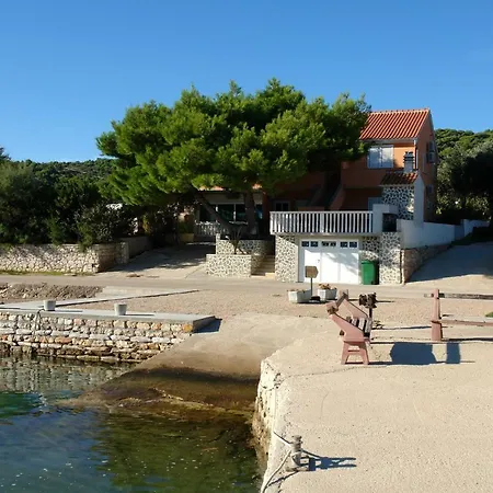 Ena 1 * Betina (Sibenik-Knin)